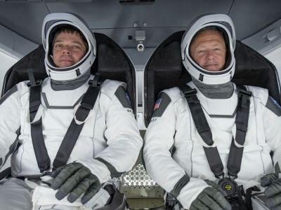Астронавты Роберт Бенкен и Дуглас Херли перед стартом "Crew Dragon". Фото: SpaceX