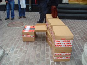 Коробки с материалами в Верховный суд. Фото: Евгения Маслова