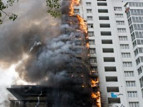 Пожар в доме на ул. И.Бабушкина в Москве. Взято из drugoi.livejournal.com