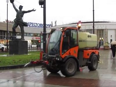 Поливка в дождь. Скрин видео Елены Суровикиной