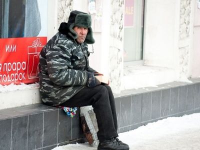 Бездомный на морозе. Фото: omskzdes.ru