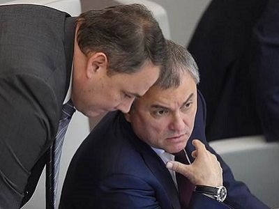 Петр Толстой и спикер ГД Вячеслав Володин. Источник - kommersant.ru