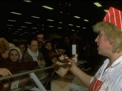 Очередь за мясом в СССР. Фото: Gettyimages / Sergei Guneyev