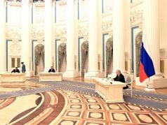 В.Путин, Д.Пушилин и Л.Пасечник подписывают документы о признании РФ 