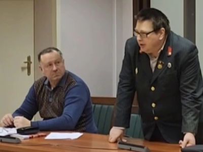 Дмитрий Денисов (слева) на суде. Фото: vkrizis.info